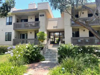 Main picture of 15215 Magnolia Blvd