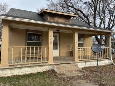 Main picture of 226 Main St