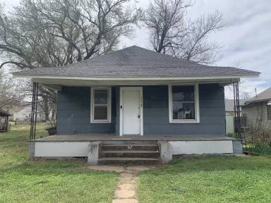 Main picture of 117 W Cedar Ave