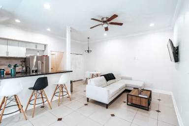 Main picture of 3738 Amos St