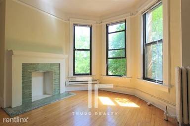 Main picture of 428-438 W Belden Ave