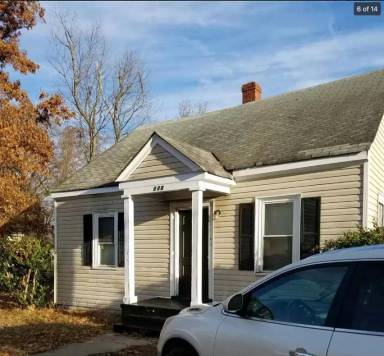 Main picture of 306 St Claire Ln