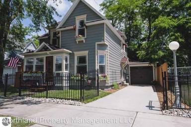 Main picture of 803 Cass St