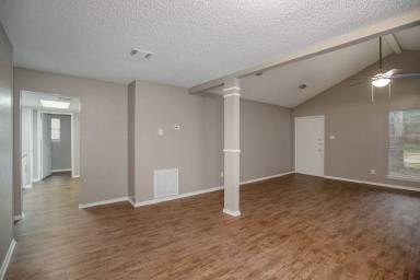 Main picture of 21039 Settlers Valley Dr