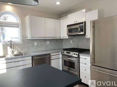 Main picture of 50 Carteret St