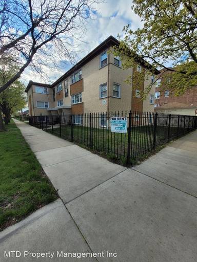Main picture of 5200 W Fletcher St