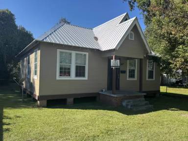Main picture of 4863 Douglas Ave