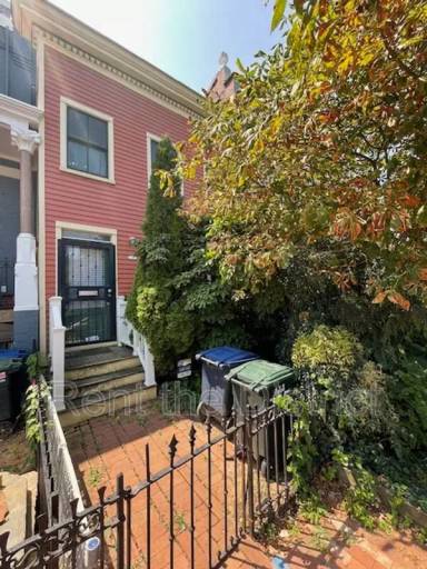 Main picture of 1225 E St SE