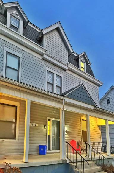 Main picture of 1639 Newport Ave