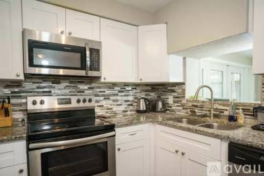 Main picture of 1759 Thames St