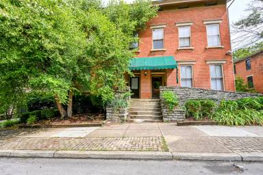 Main picture of 28 E Hollister St