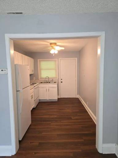 Main picture of 3010 Capitol Dr