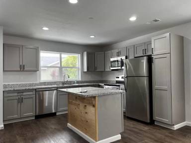 Main picture of 2376 Karen Ct