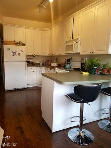 Main picture of 1045 W Dakin St