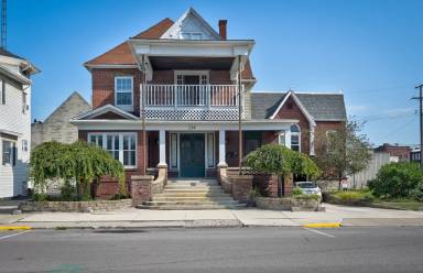 Main picture of 134 W Tiffin St