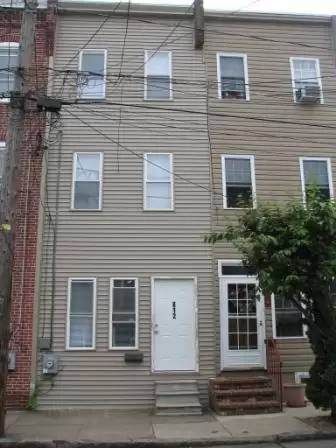 Main picture of 812 Marshall St