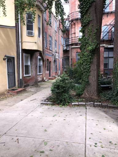 Main picture of 1126 Spruce St