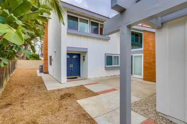 Main picture of 5015 Paseo de Vega