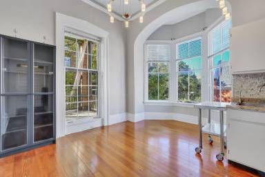 Main picture of 112 E Harris St