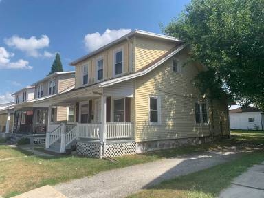 Main picture of 860 E Princess St