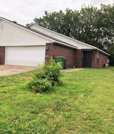 Main picture of 2403 S 16th St