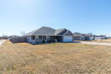 Main picture of 367 Hog Eye Rd