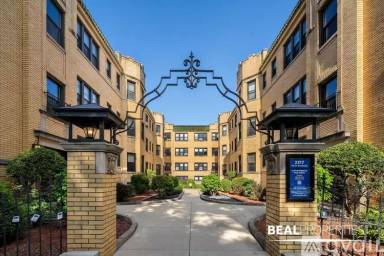 Main picture of 2325 N Rockwell St