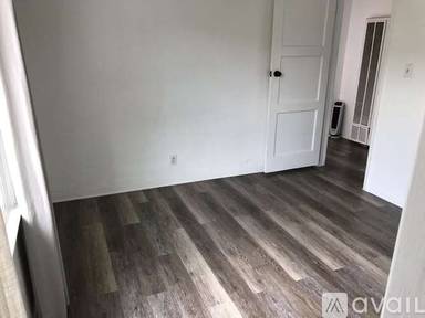 Main picture of 285 1/2 W 14th St