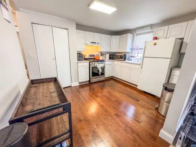 Main picture of 119 Willow St