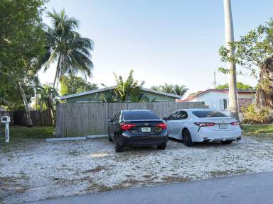 Main picture of 1050 SW 30th St