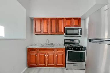 Main picture of 800 N Fulton Ave
