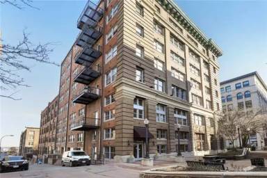 Main picture of 712 Broadway Blvd