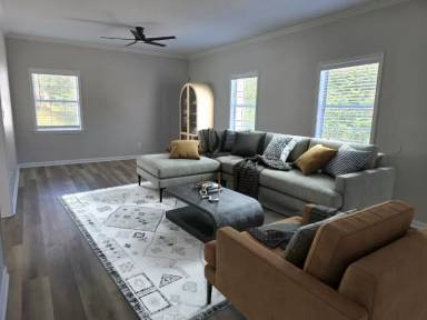 Main picture of 1075 Crew St SW