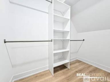 Main picture of 428-438 W Belden Ave