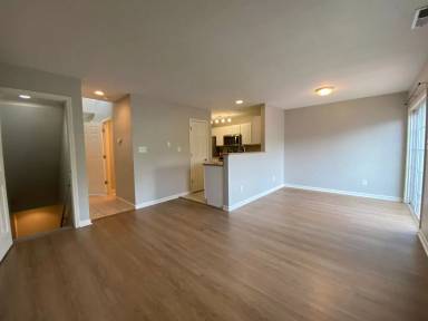 Main picture of 2817 S Walnut Street Pike