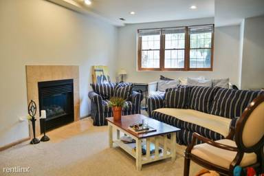 Main picture of 918 N Paulina St