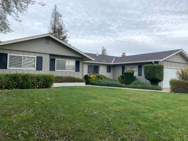 Main picture of 20341 Knollwood Dr