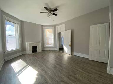 Main picture of 129 Calhoun St