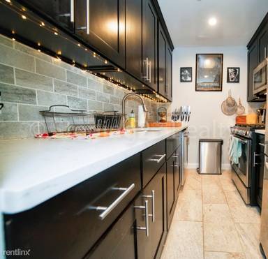 Main picture of 2110 Steinway St