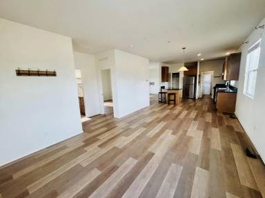 Main picture of 61231 Deronda Ave