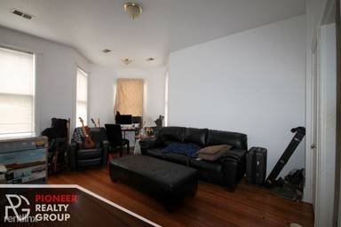 Main picture of 3059 N Leavitt St