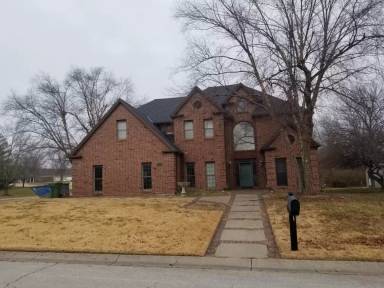 Main picture of 613 Chaucer Ln