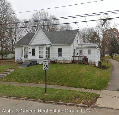 Main picture of 93 1/2 W Main St