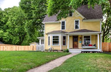 Main picture of 107 S Riverside Dr