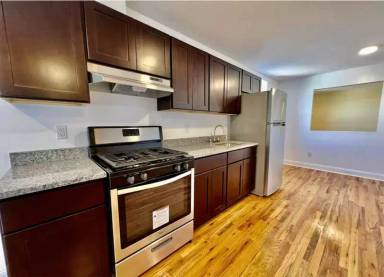 Main picture of 131 S Broadway