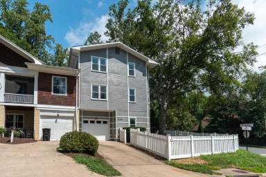 Main picture of 7009 Fairfax Dr