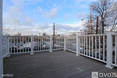 Main picture of 6 White Street Pl