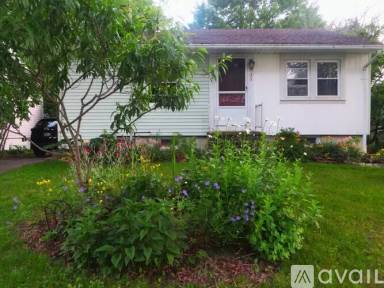 Main picture of 33 Coolidge Ave