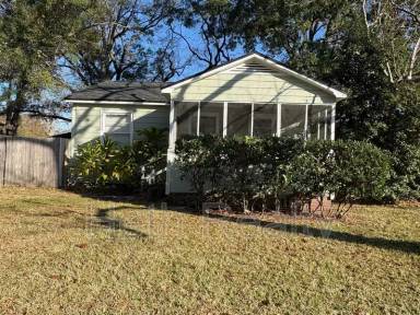 Main picture of 4719 Crescent St