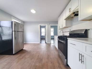 Main picture of 32 W 16th St